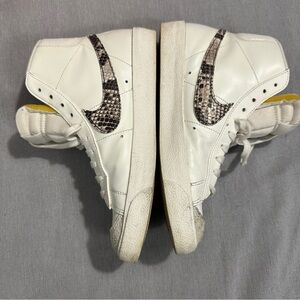 Nike Women's Blazer Mid '77 Snakeskin high top sneakers, sz 8.5